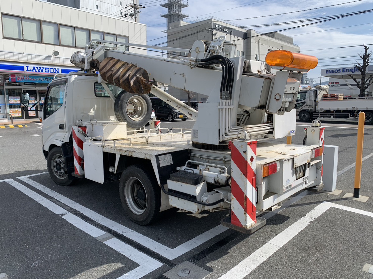 左斜め後ろ